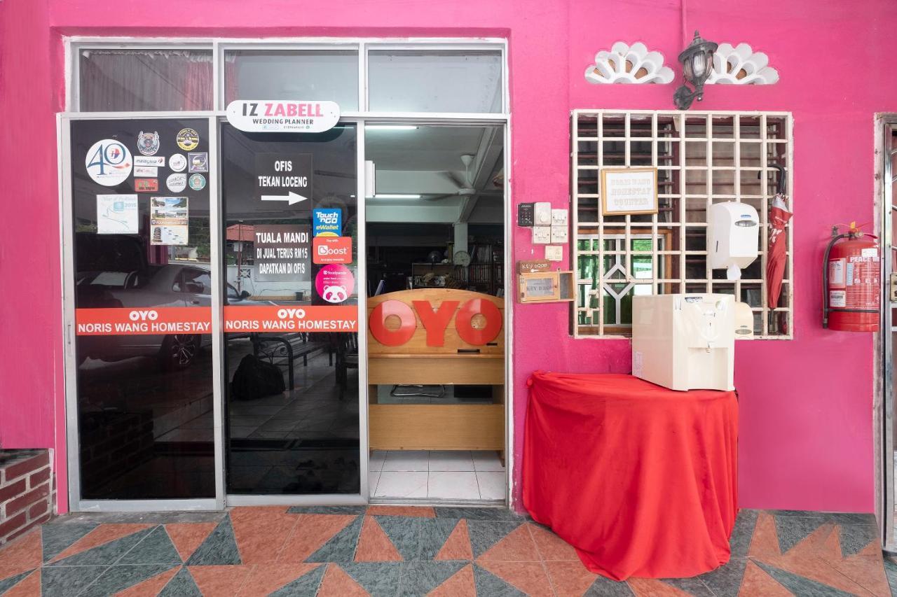Oyo 89984 Noris Wang Homestay Lumut Exterior photo