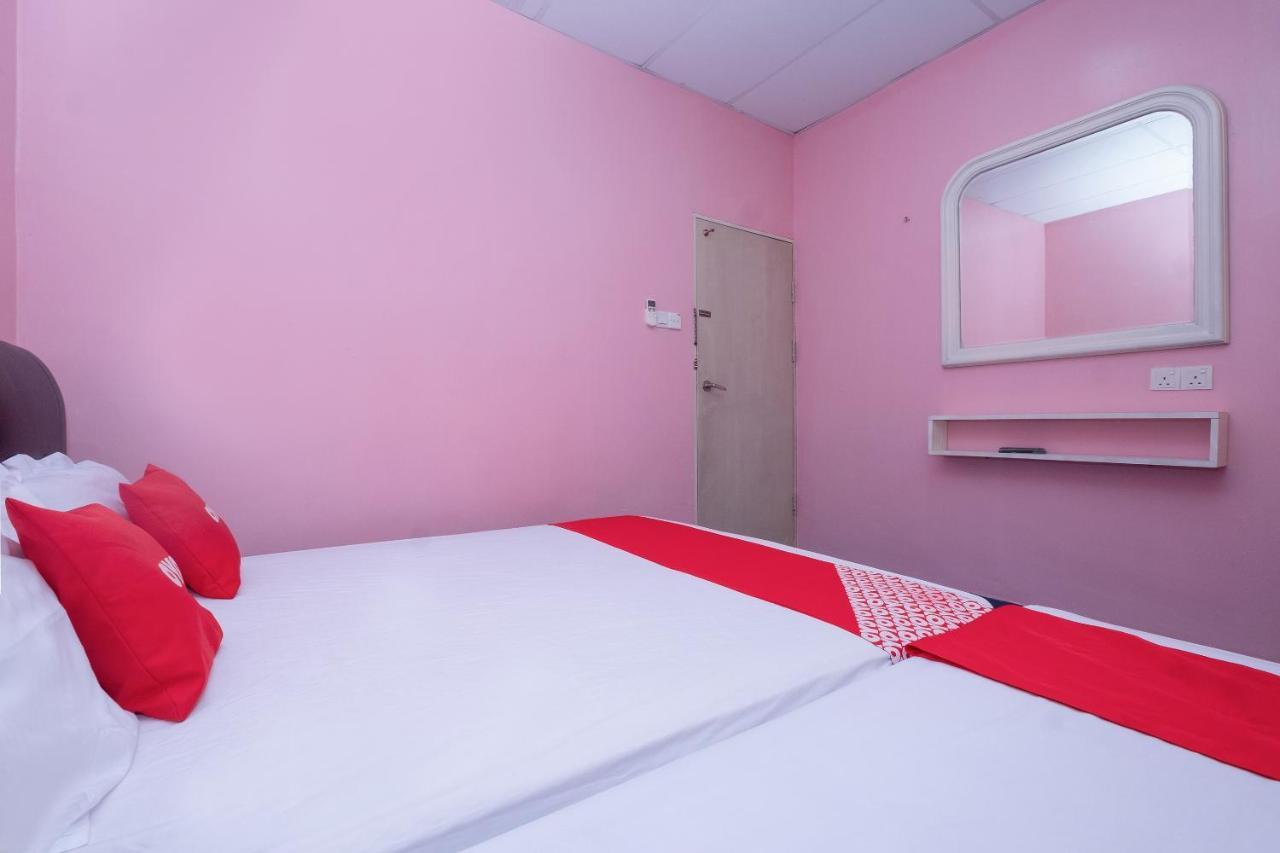 Oyo 89984 Noris Wang Homestay Lumut Exterior photo